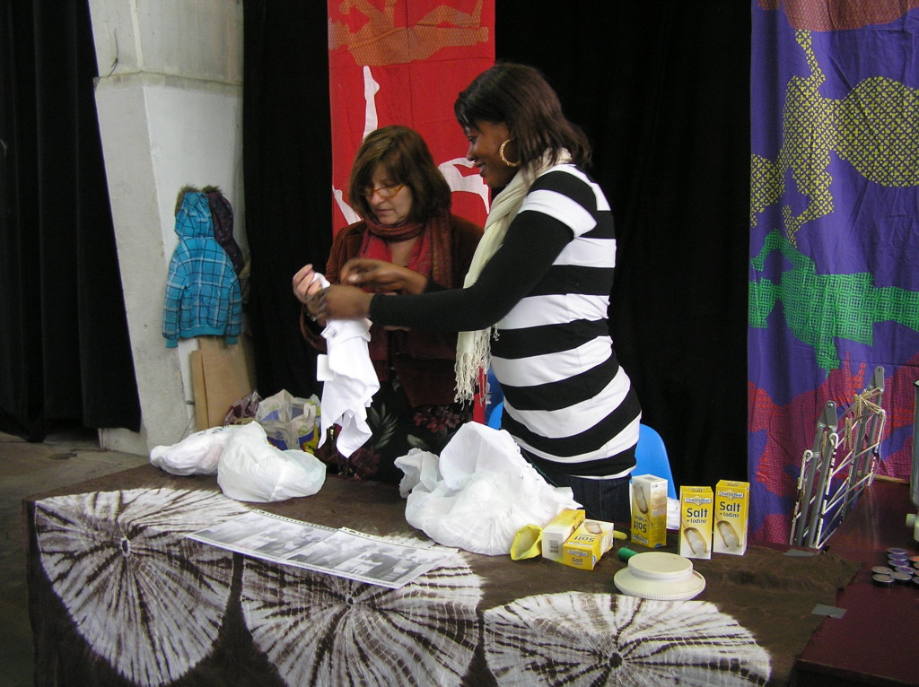 Djeyni geeft een workshop verven